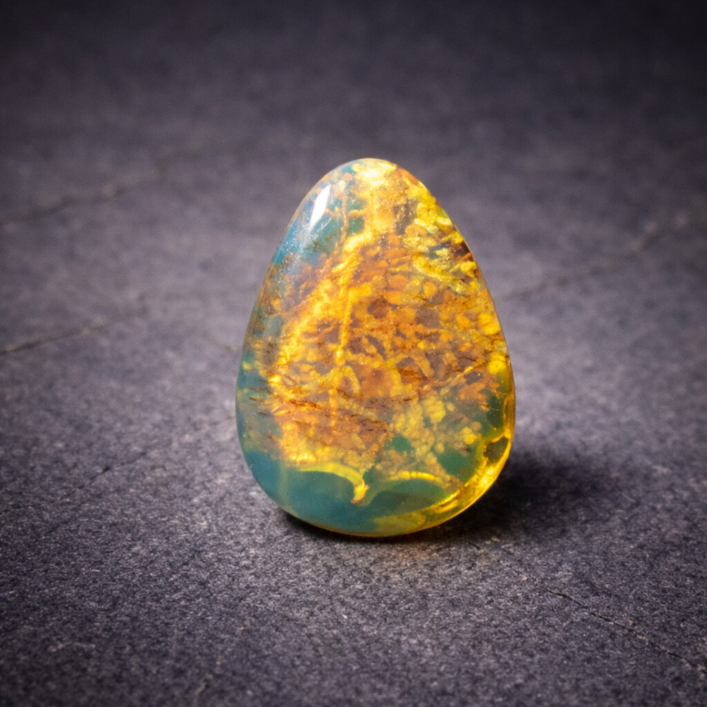 Charming Design Natural Dominican Translucent Deep Blue Amber Polished Stone 26mm