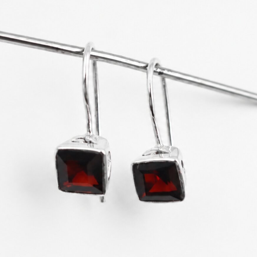 Clear red garnet rectangle 925 Sterling Silver Earrings 21 mm