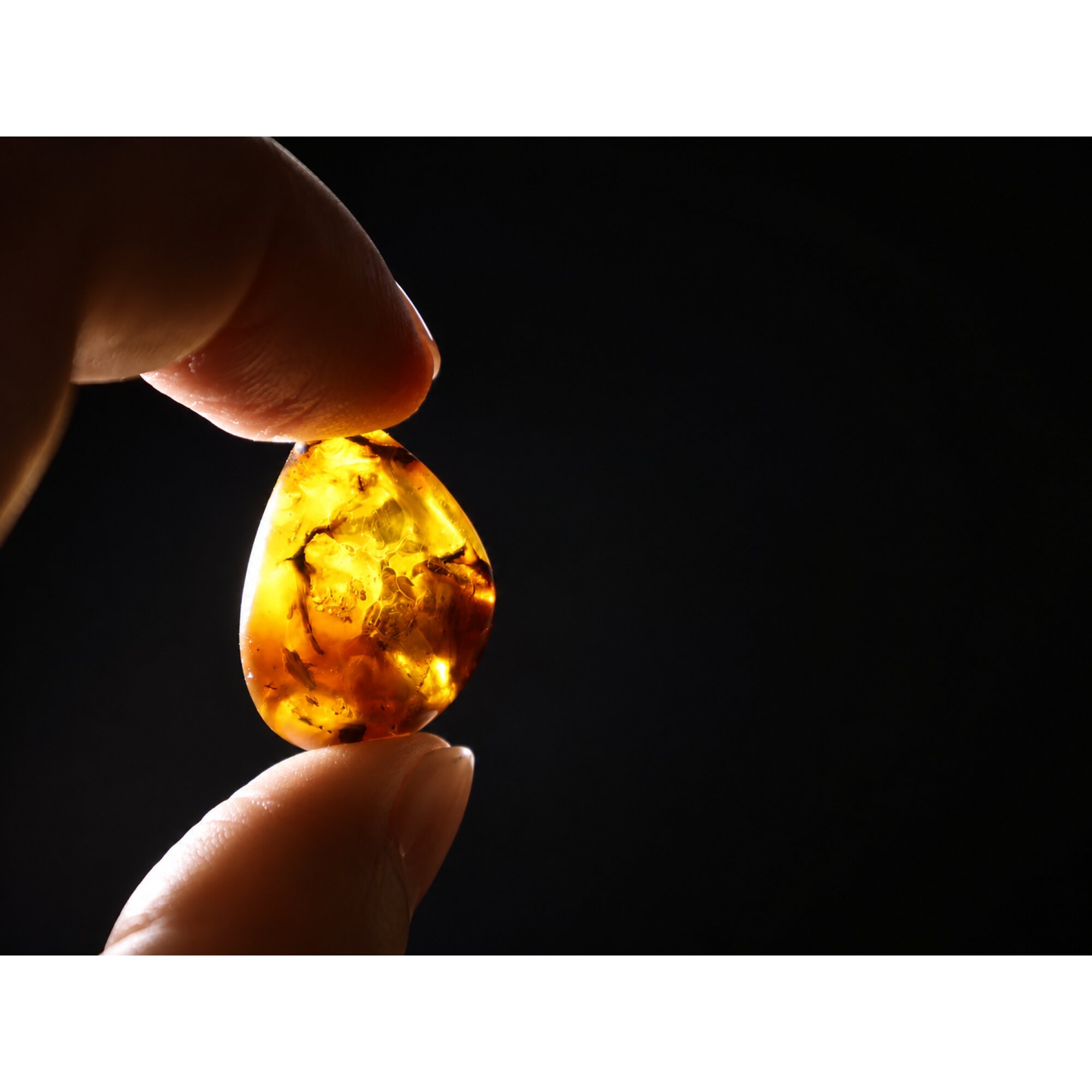 Translucent yellow orange Natural Dominican Amber teardrop Polished Stone 26 mm – photo 6