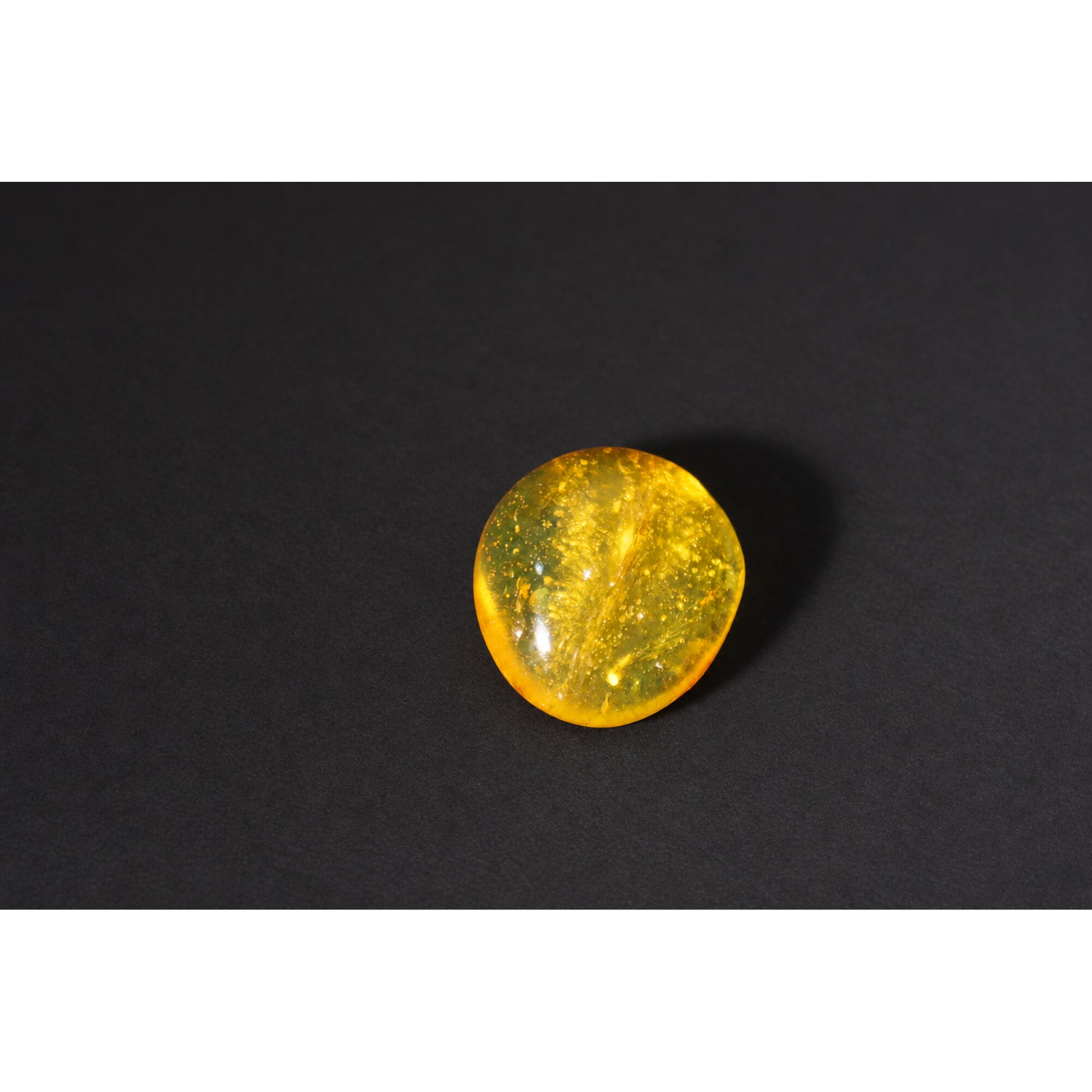 Real yellow orange Dominican amber fly and beetle stone 22mm – photo 6