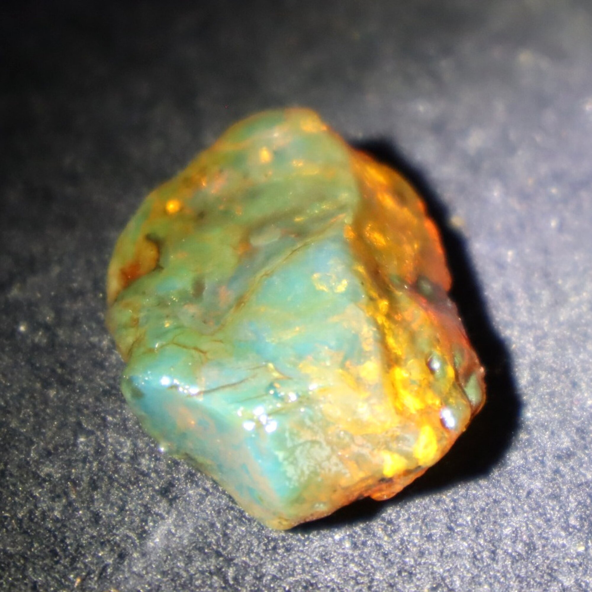 Genuine sky blue rough specimen Dominican amber 30mm – photo 2