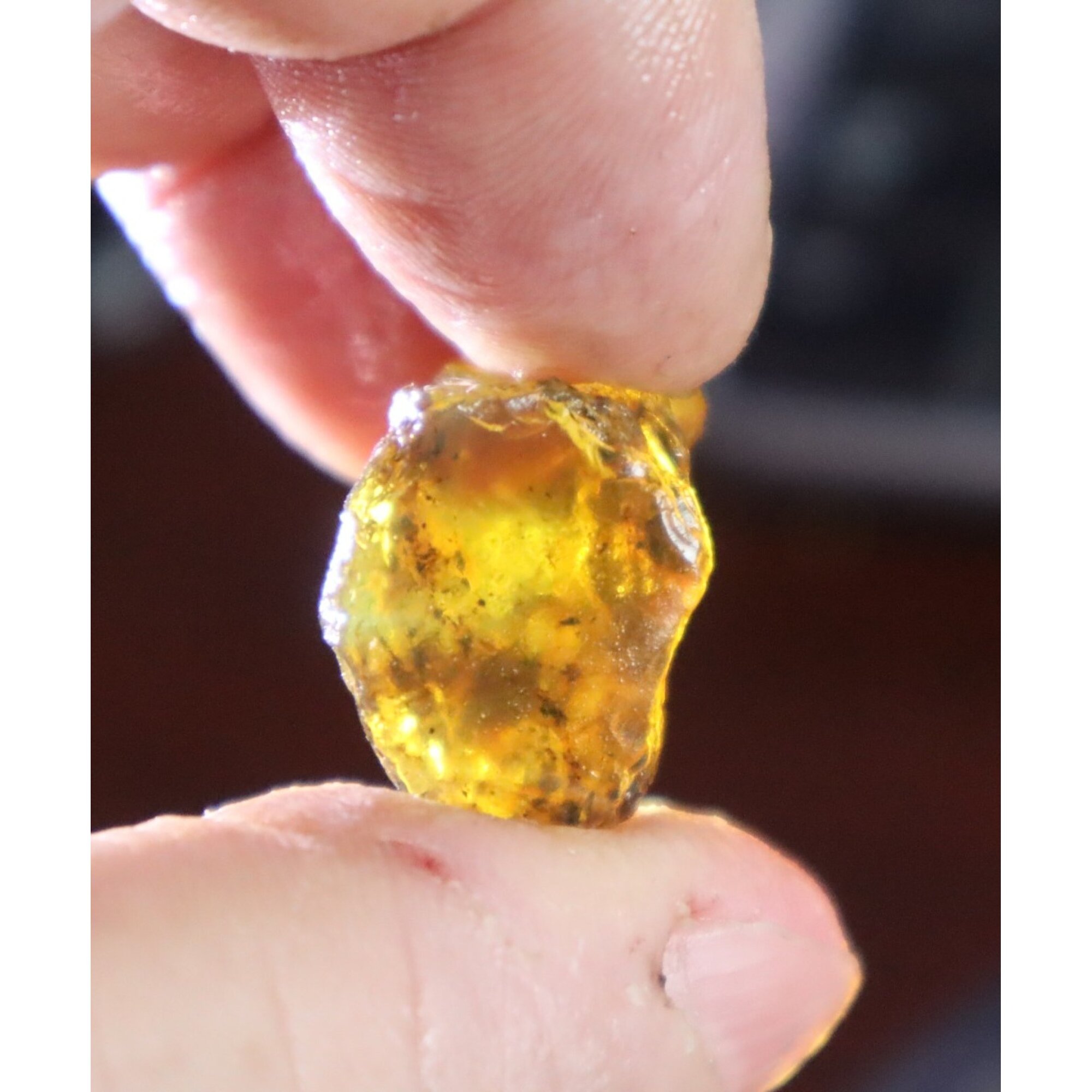 Genuine light blue rough specimen Dominican amber 25mm – photo 4