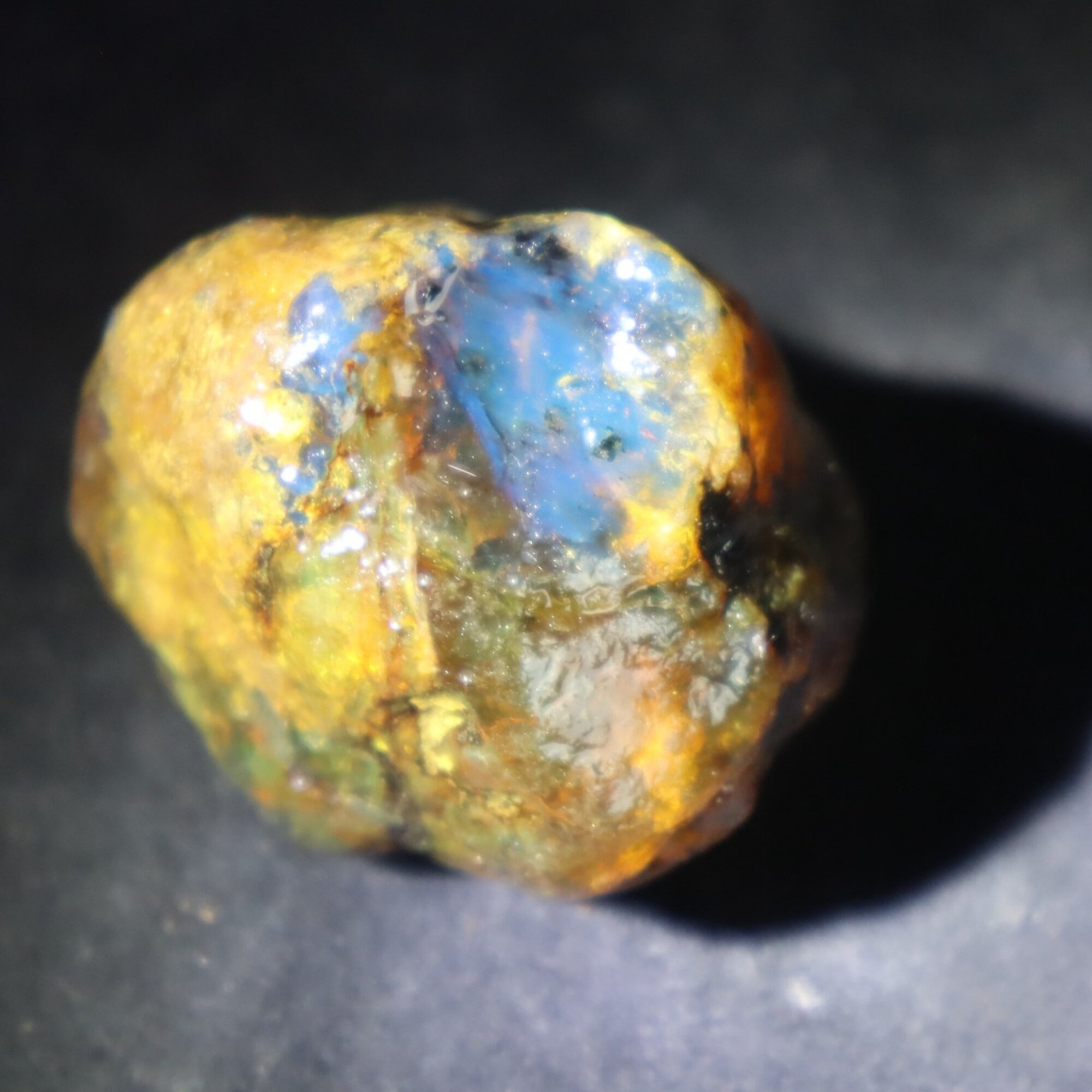 Authentic sky blue rough specimen Dominican amber 42mm – photo 12