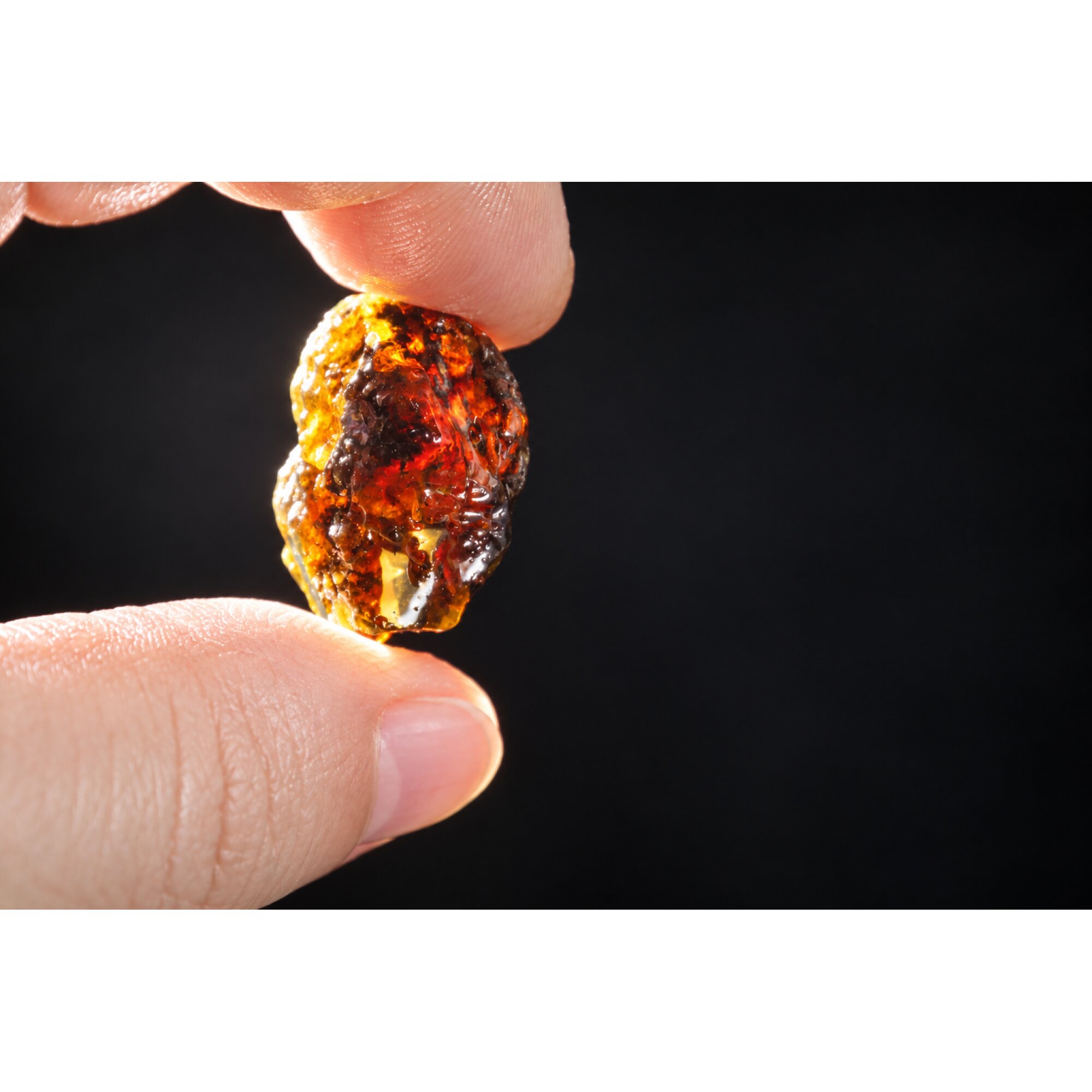 Authentic sky blue rough specimen Dominican amber 36mm – photo 3