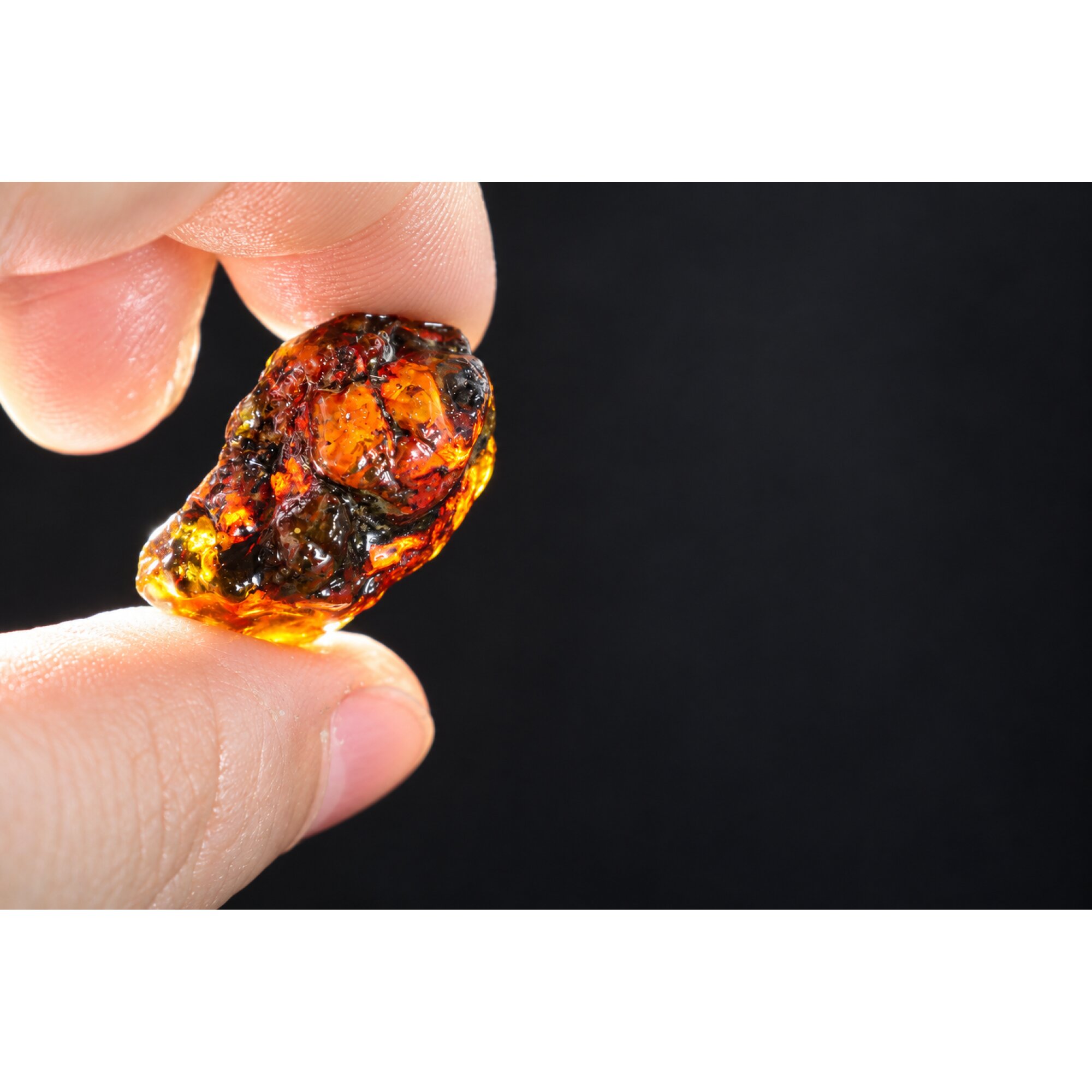 Authentic sky blue rough specimen Dominican amber 36mm – photo 10