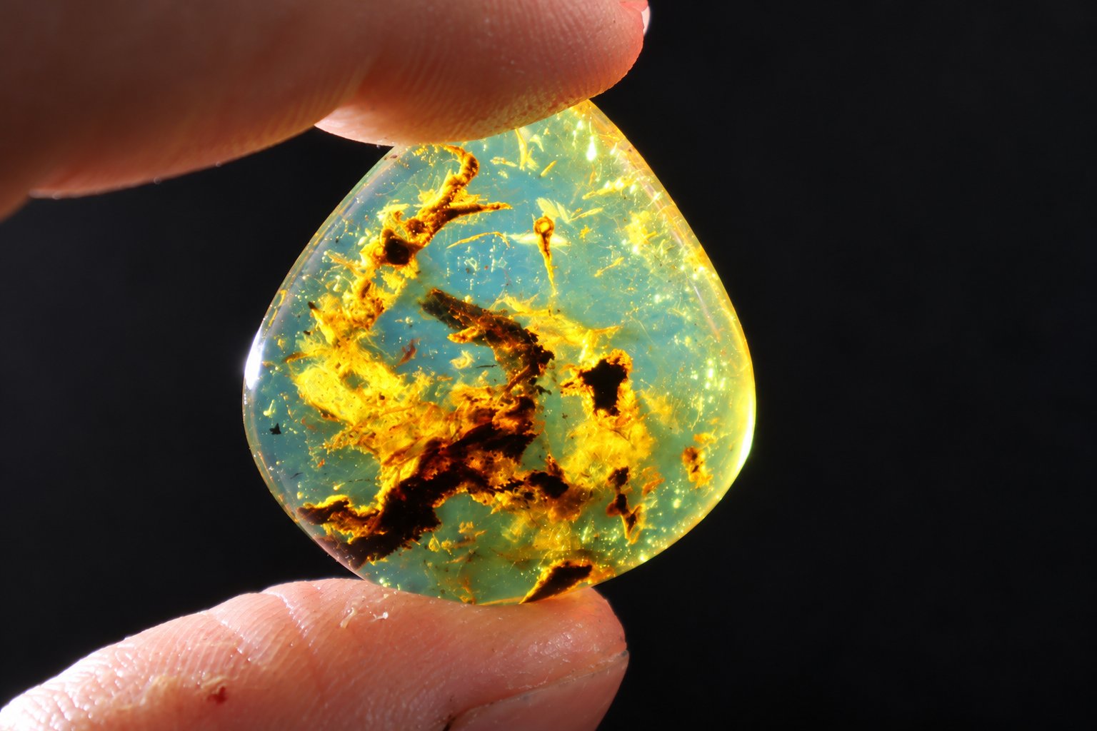 Genuine deep blue polished Dominican amber – photo 9