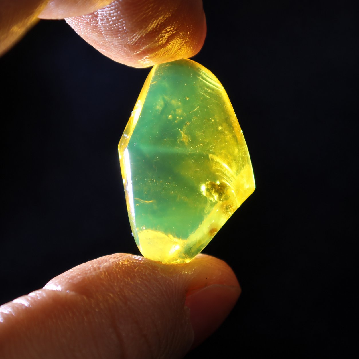 Genuine yellow green polished Dominican amber 31mm – photo 9