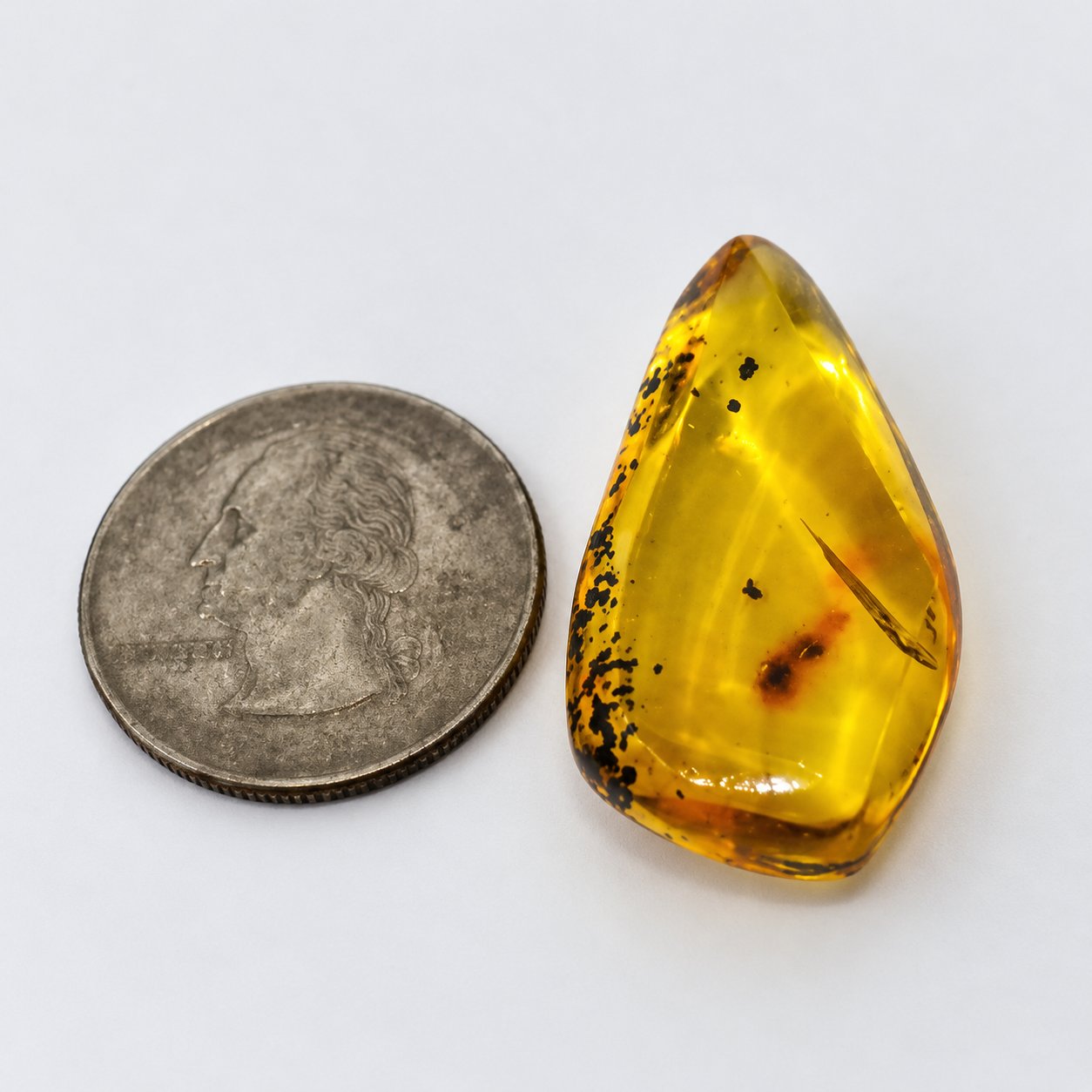Authentic yellow green polished Dominican amber 35mm – photo 4