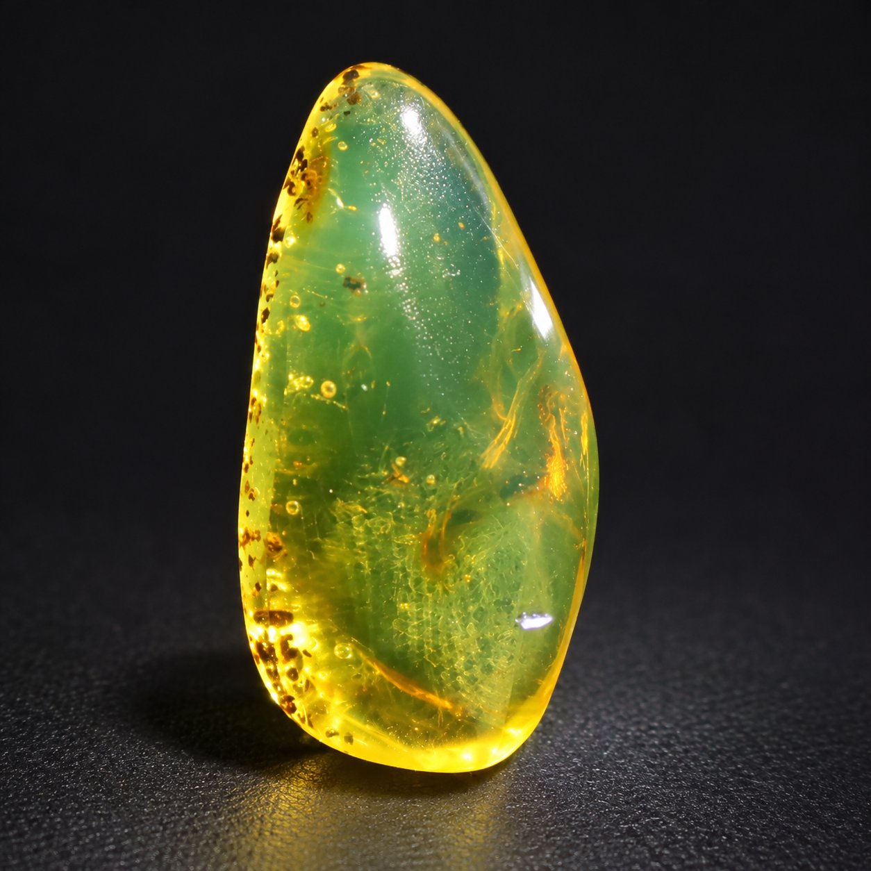 Authentic yellow green polished Dominican amber 35mm – photo 14