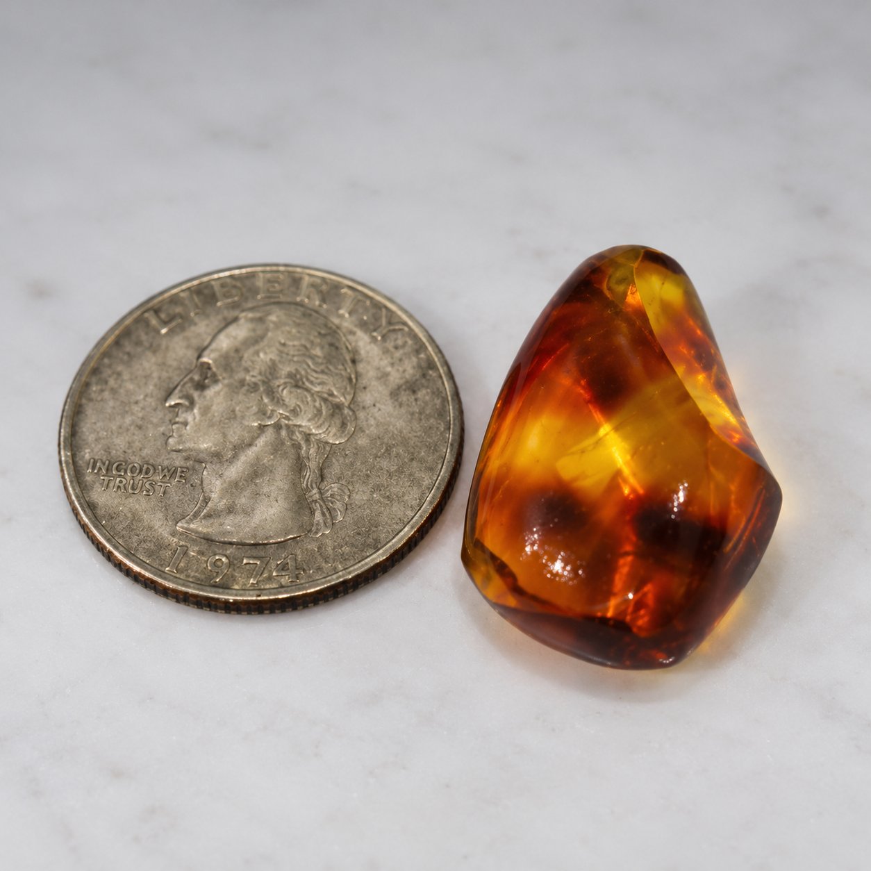 Authentic yellow green polished Dominican amber 25mm – photo 11