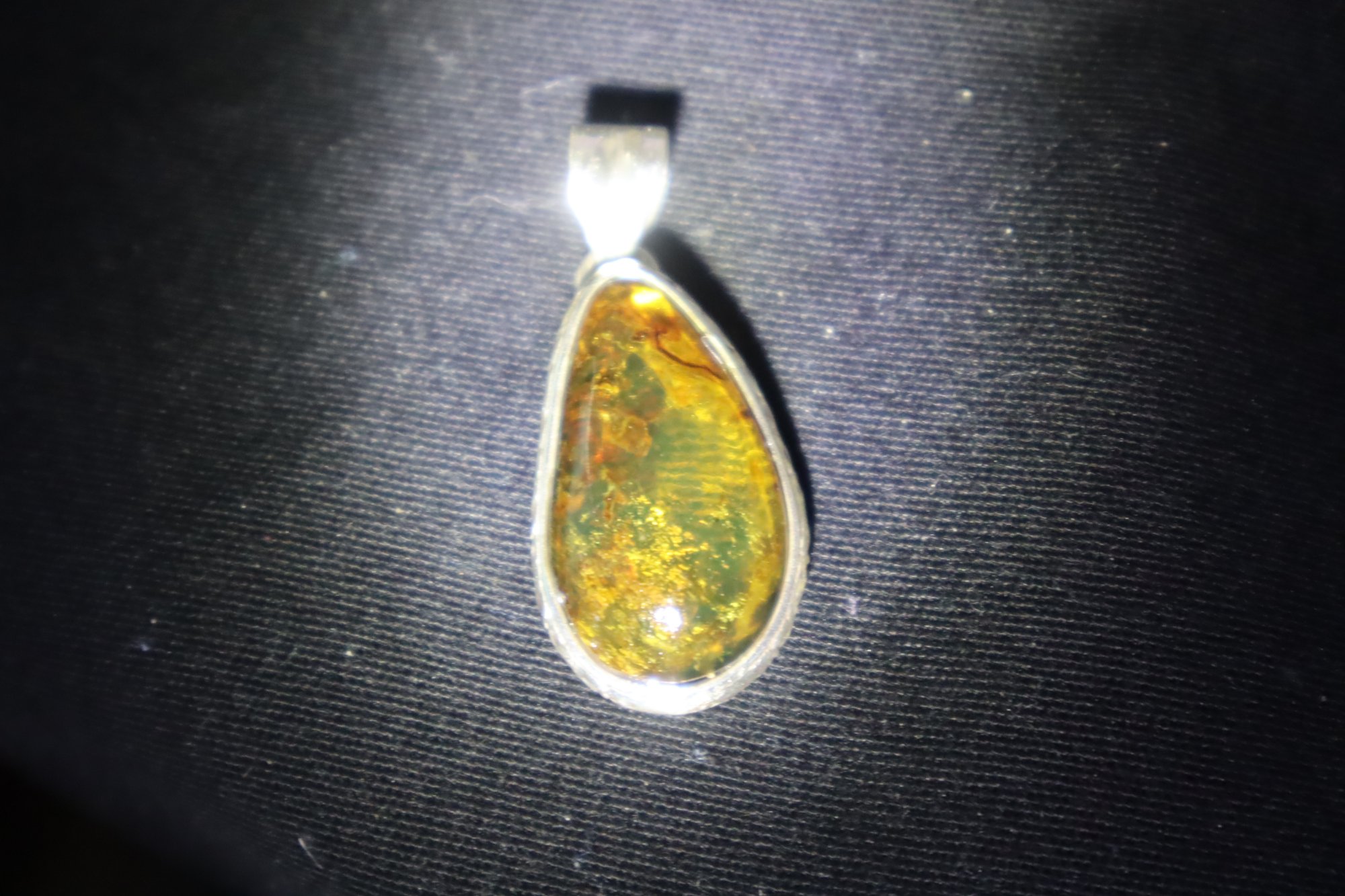 Studio made olive green Dominican amber sterling silver pendant 1.1g – photo 8